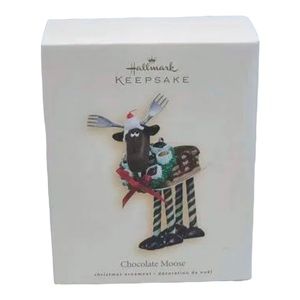 Hallmark CHOCOLATE MOOSE 2007 KEEPSAKE ORNAMENT wreath